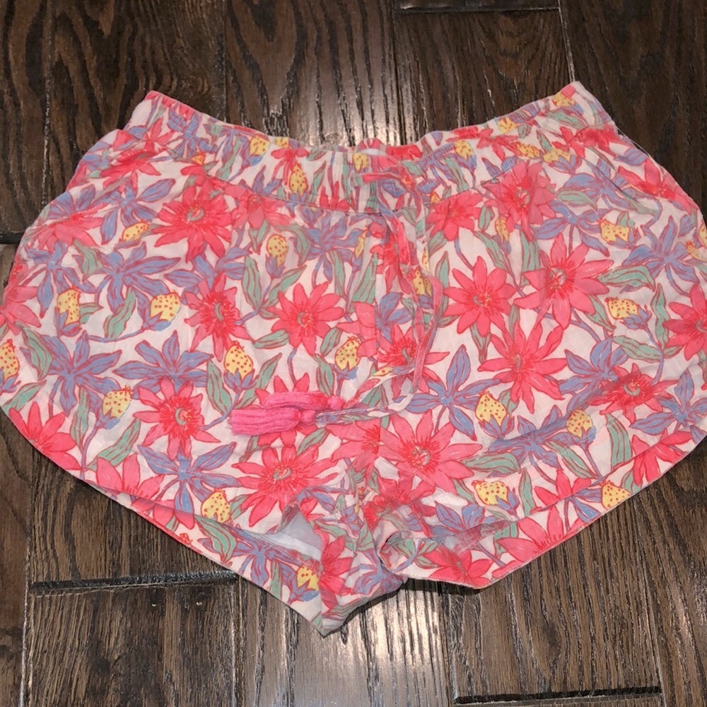 Vineyard Vibes pink shorts size medium floral